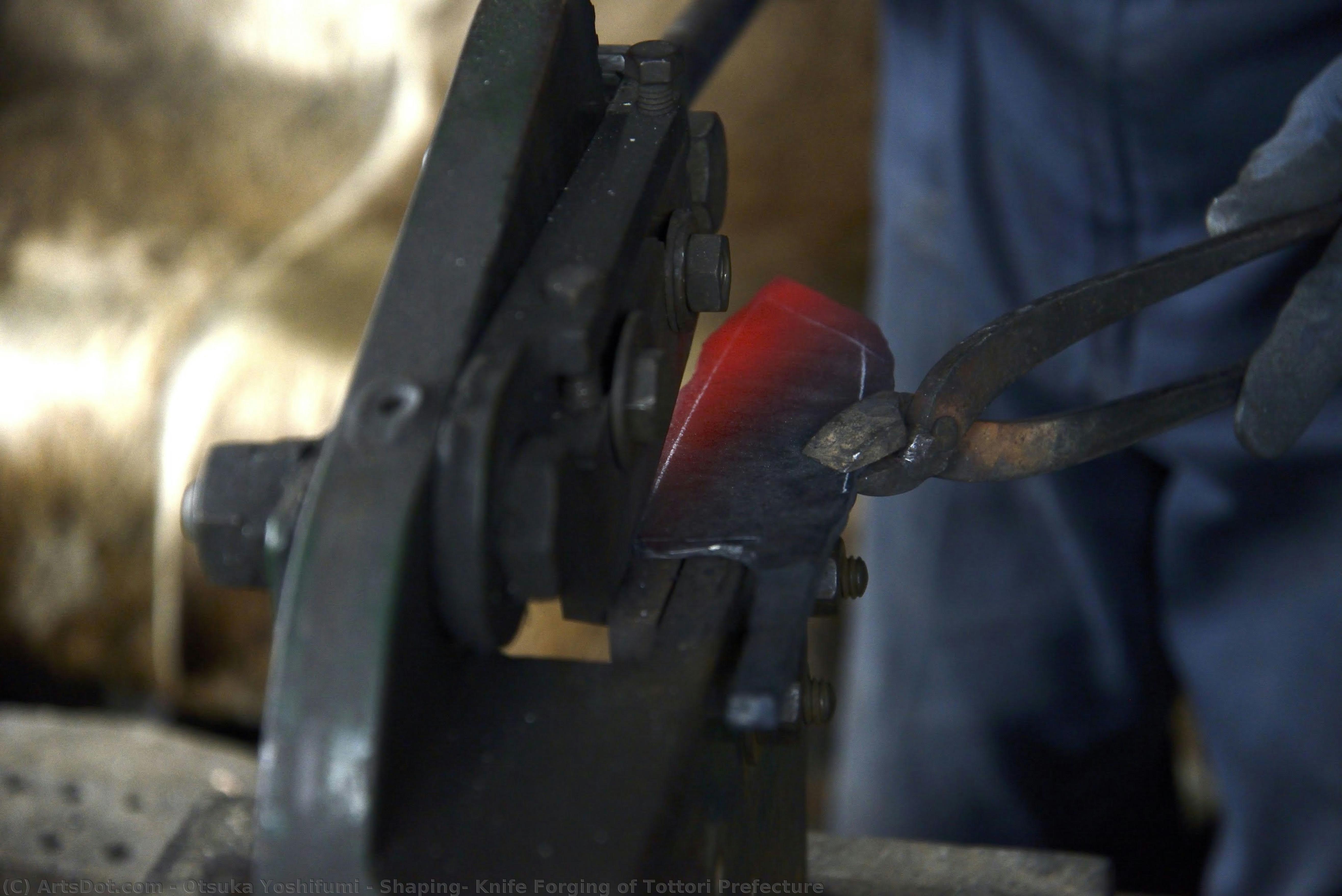 Shaping, Knife Forging Of Tottori Prefecture — Otsuka Yoshifumi