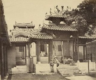Entrance Of The Five Genii Temple, Canton — Felice Beato