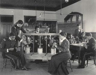 Physics The Screw As Applied To The Cheese Press — Фрэнсис Бенджамин Джонстон