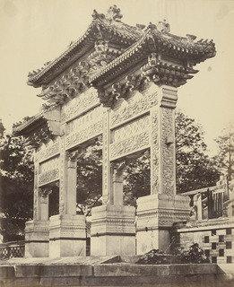 Arch In The Lama Temple Near Pekin — Felice Beato