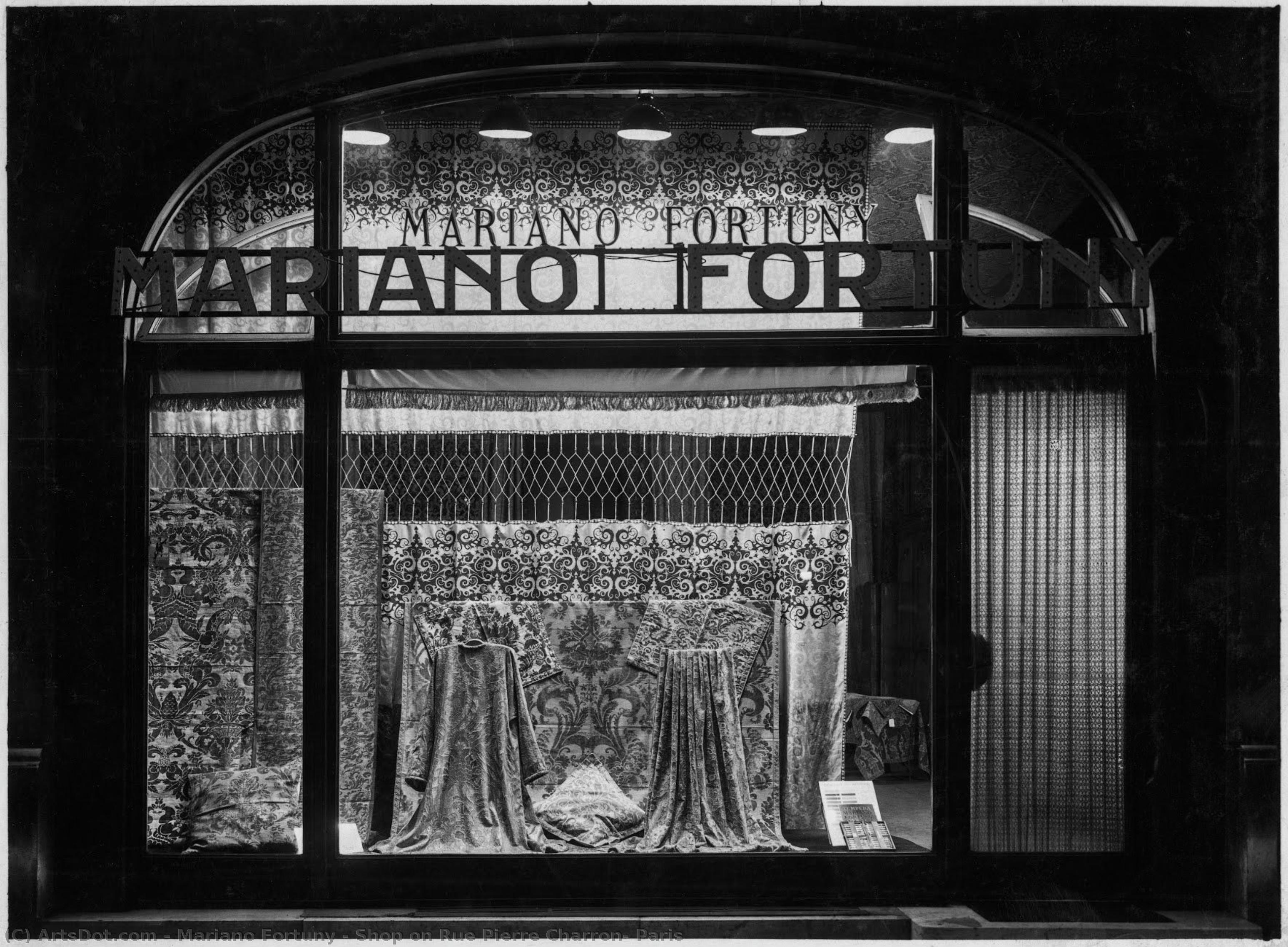 Shop On Rue Pierre Charron, Paris — Маријано Фортуни