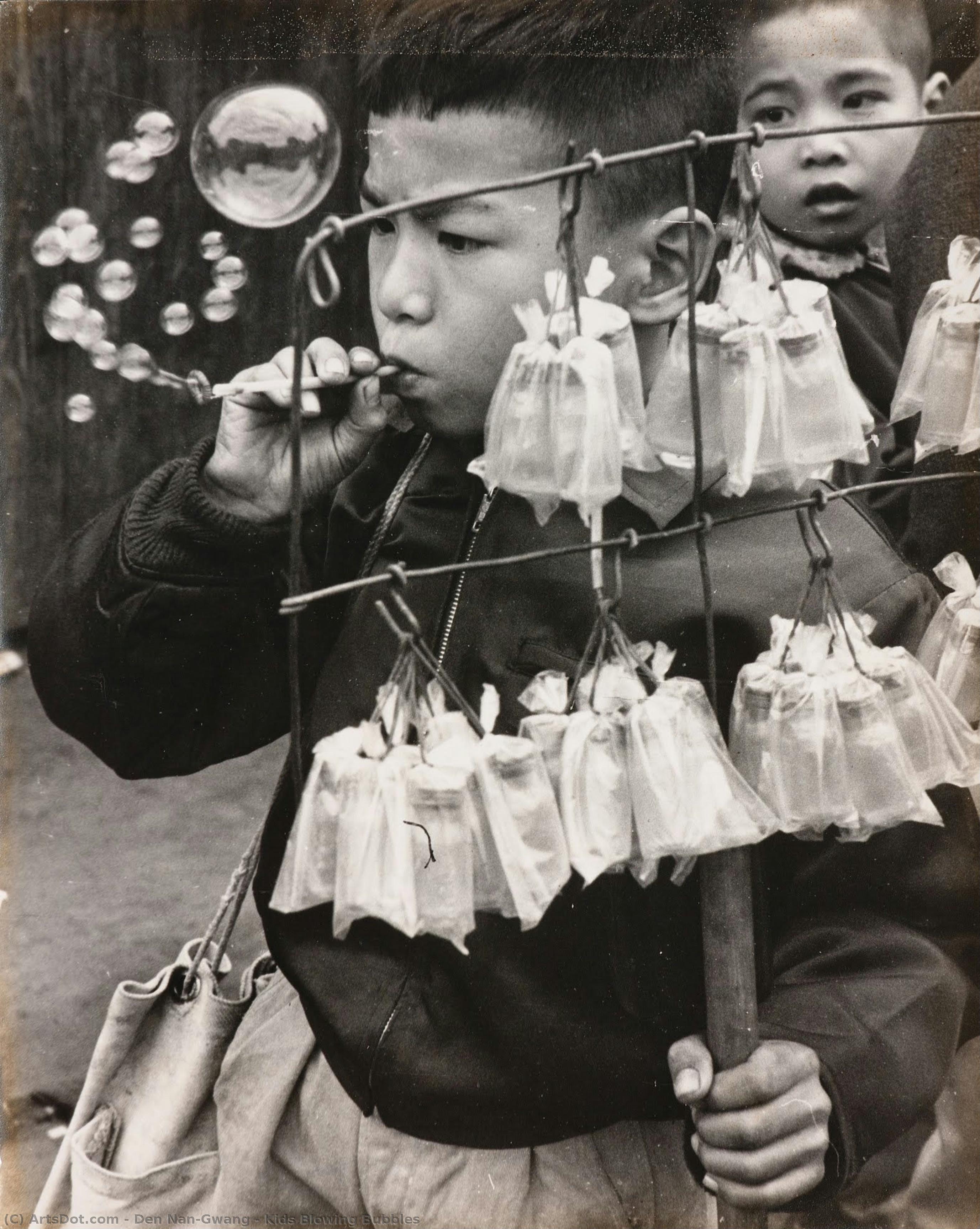 Kids Blowing Bubbles — Den Nan-gwang