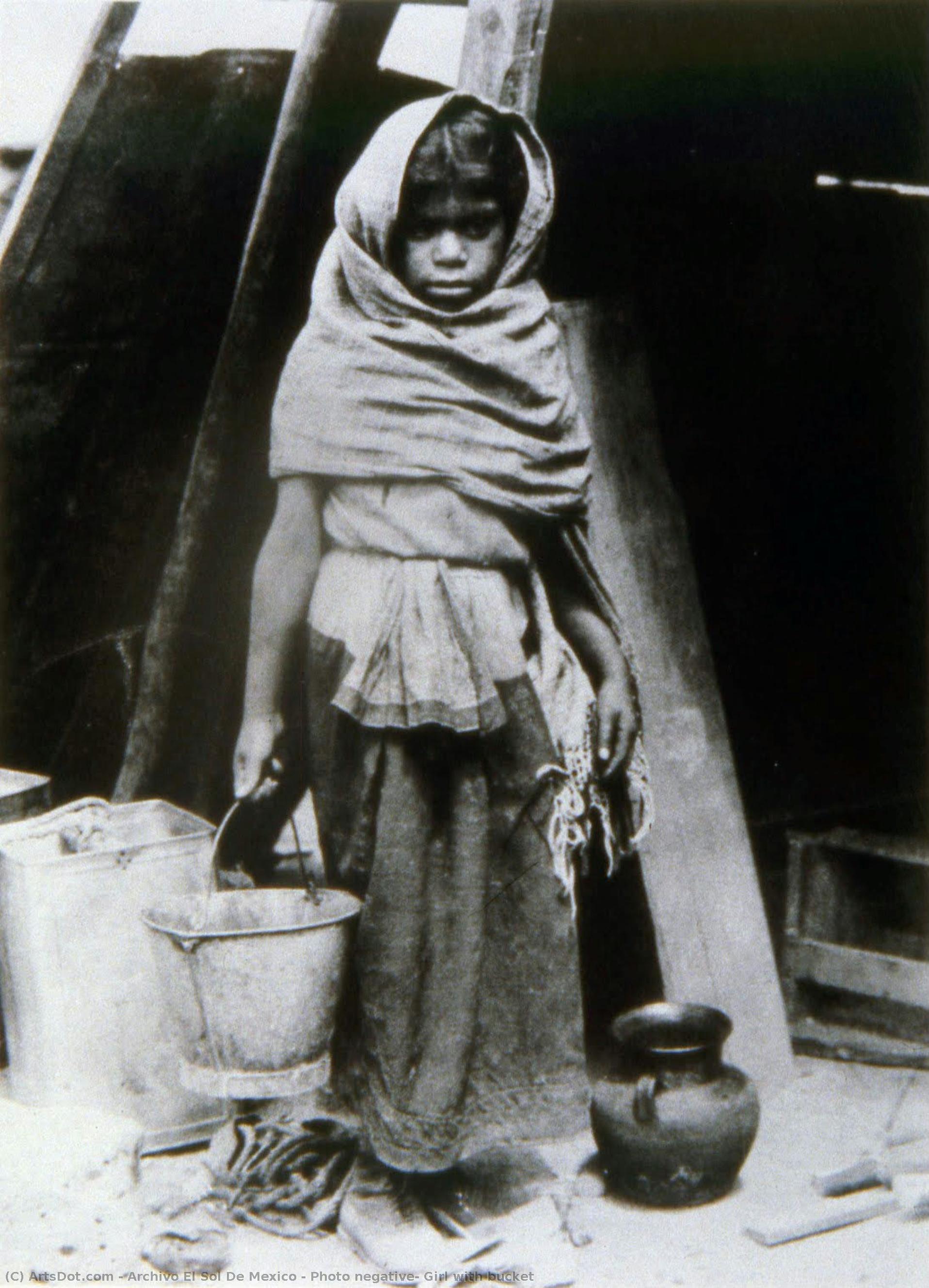 Photo Negative, Girl With Bucket — Archivo El Sol De Mexico