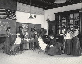 Physiology Class In Emergency Work — Frances Benjamin Johnston