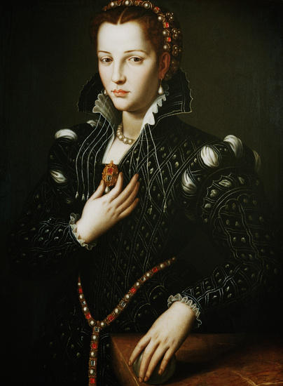 Portrait Of Lucrezia De' Medici — Agnolo Bronzino