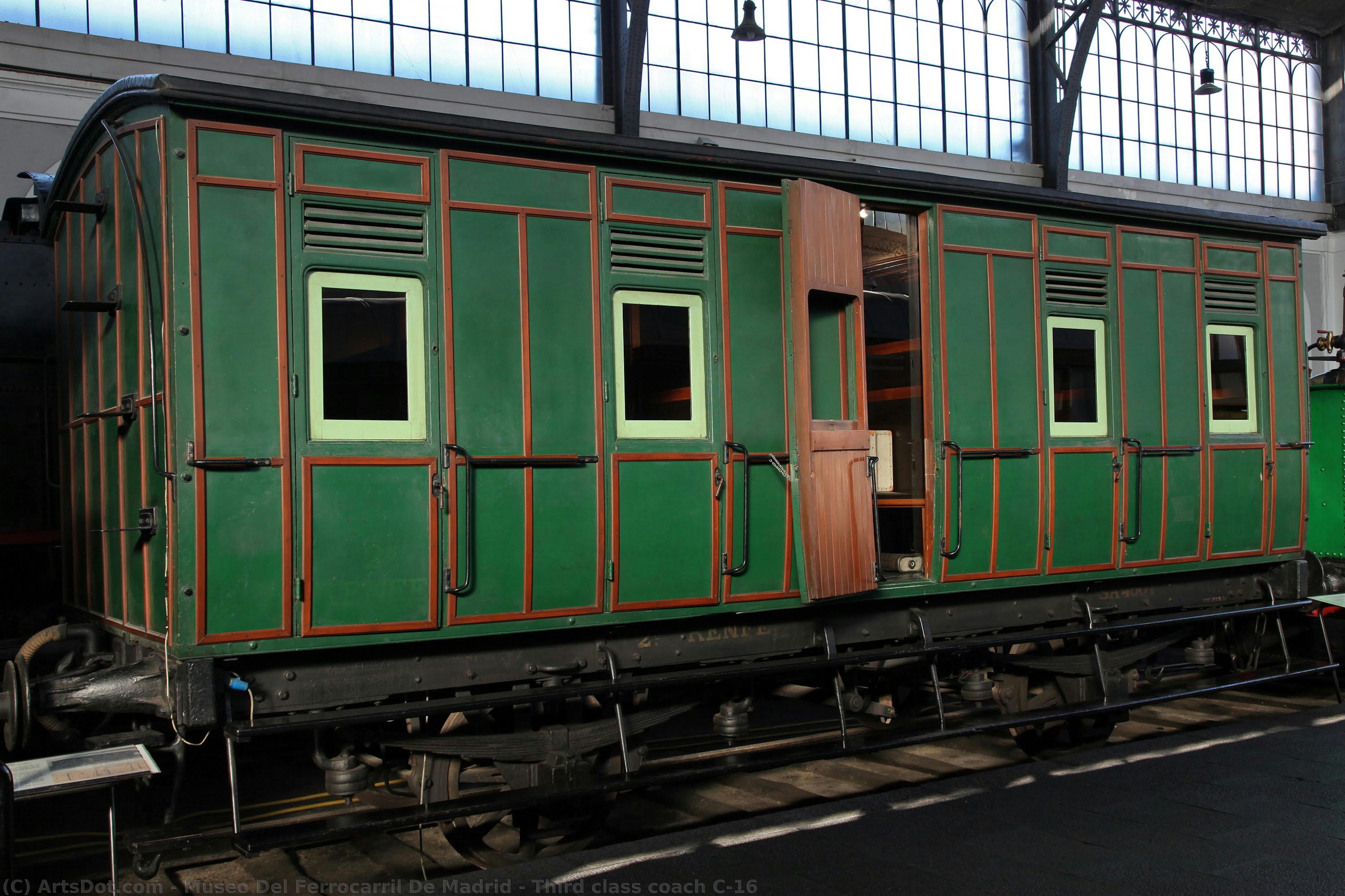 Third Class Coach C-16 — Музей Железнодорожной Техники Мадрида
