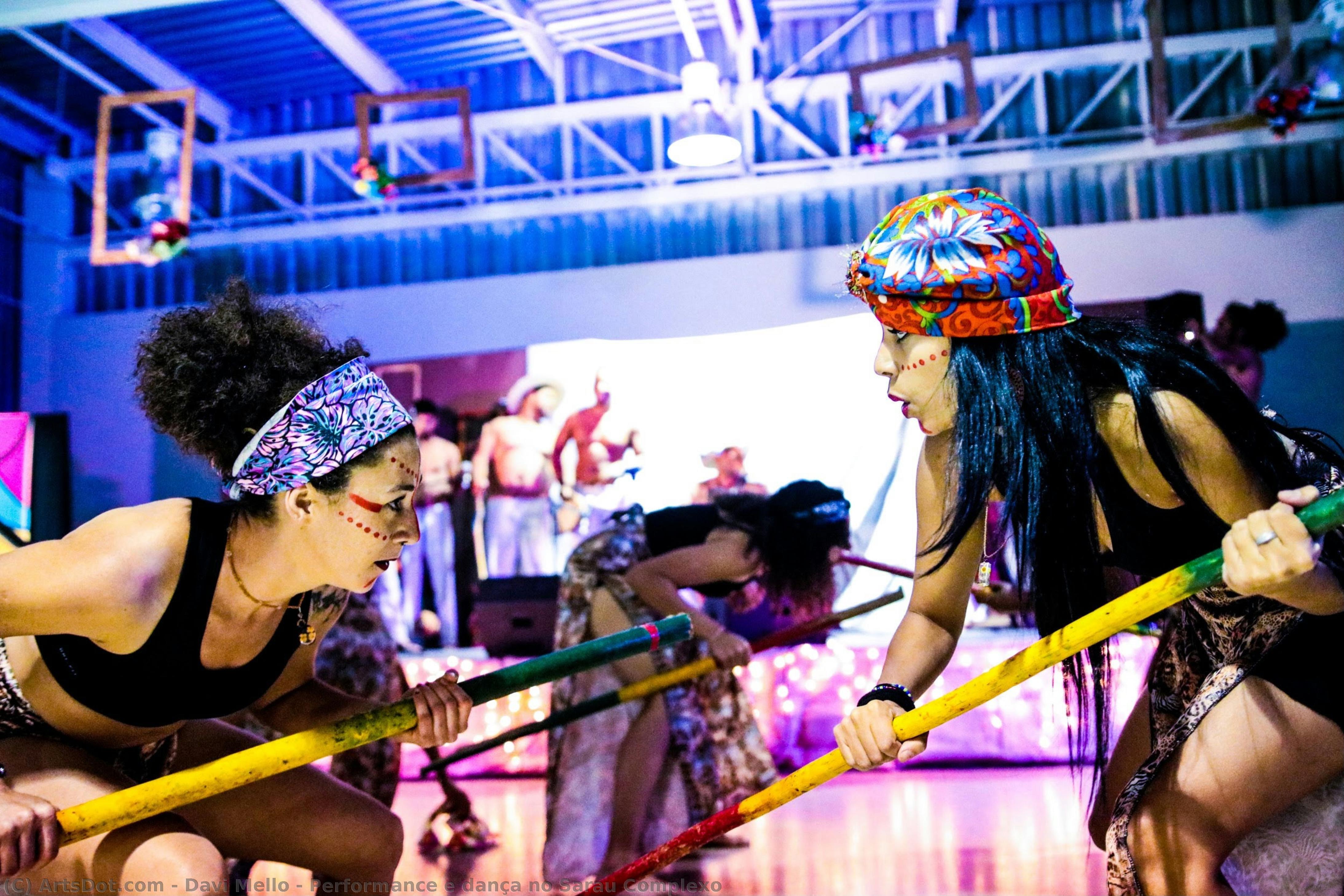 Performance E Dança No Sarau Complexo — Davi Mello