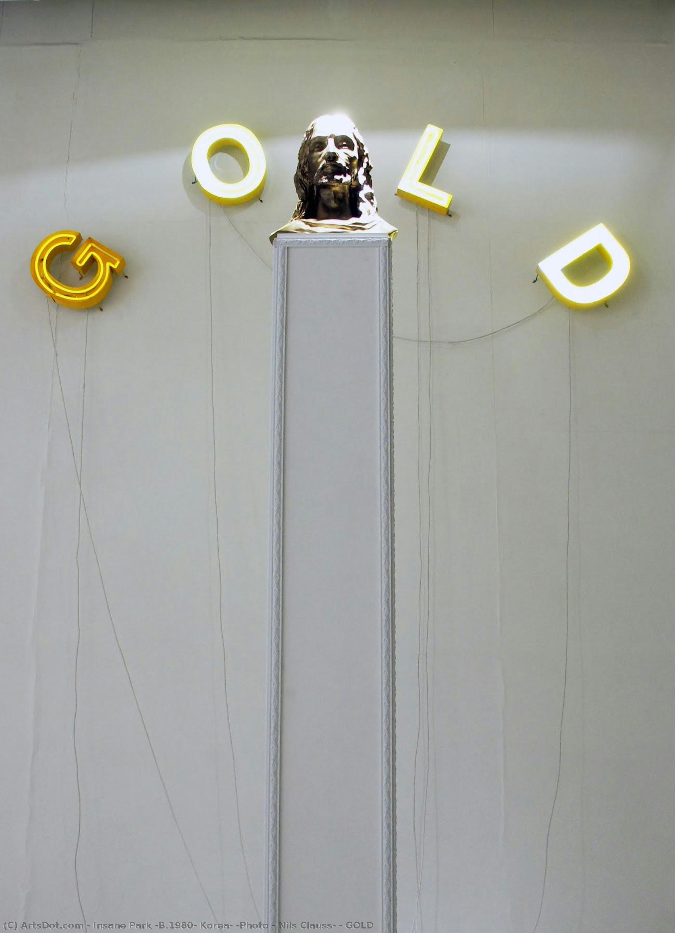 Gold — Insane Park (b.1980, Korea) (photo : Nils Clauss)