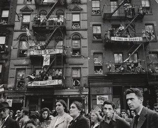 Time Is Short — Weegee (arthur Fellig)