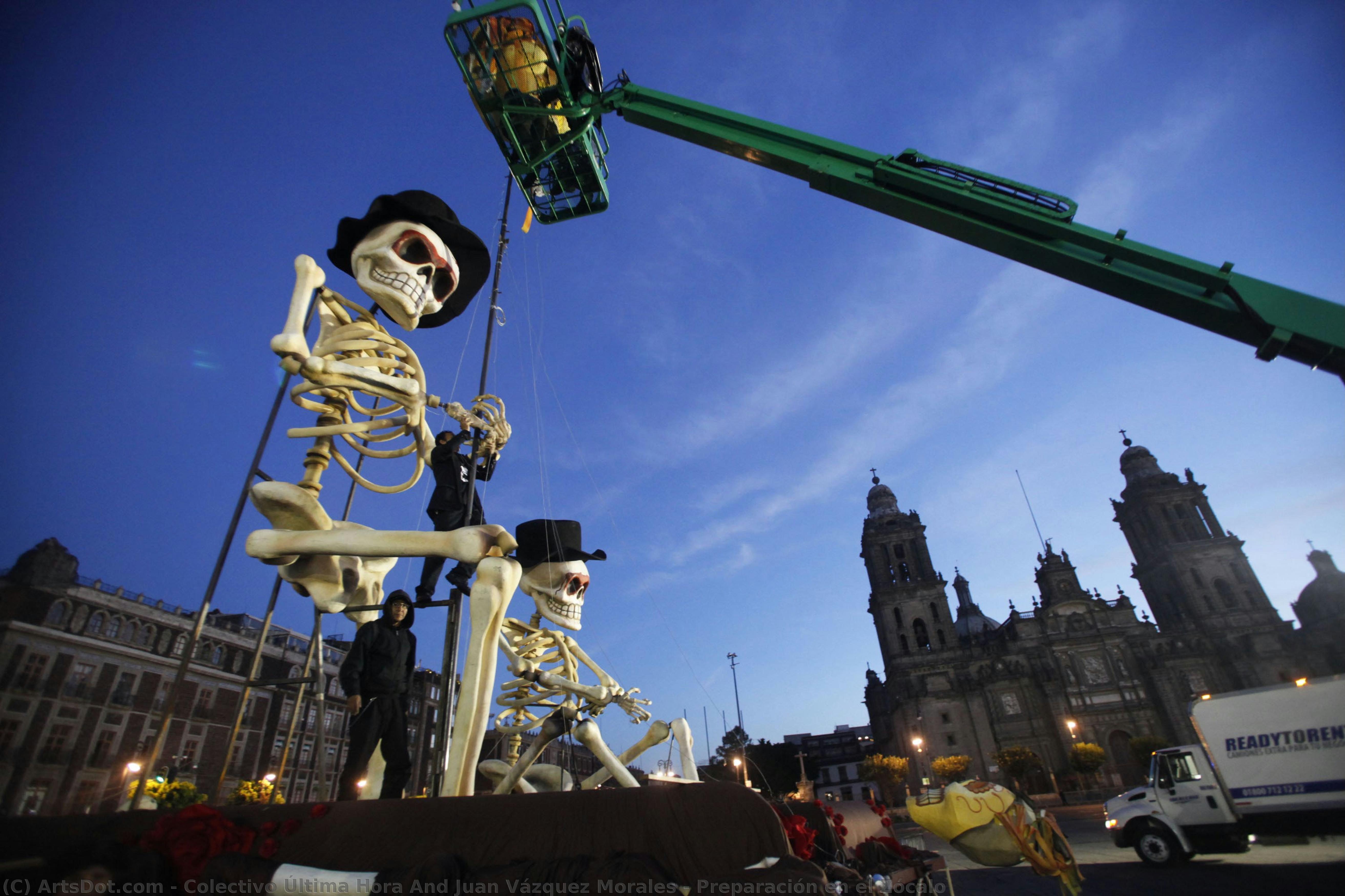 Preparación En El Zócalo — Colectivo Última Hora And Juan Vázquez Morales