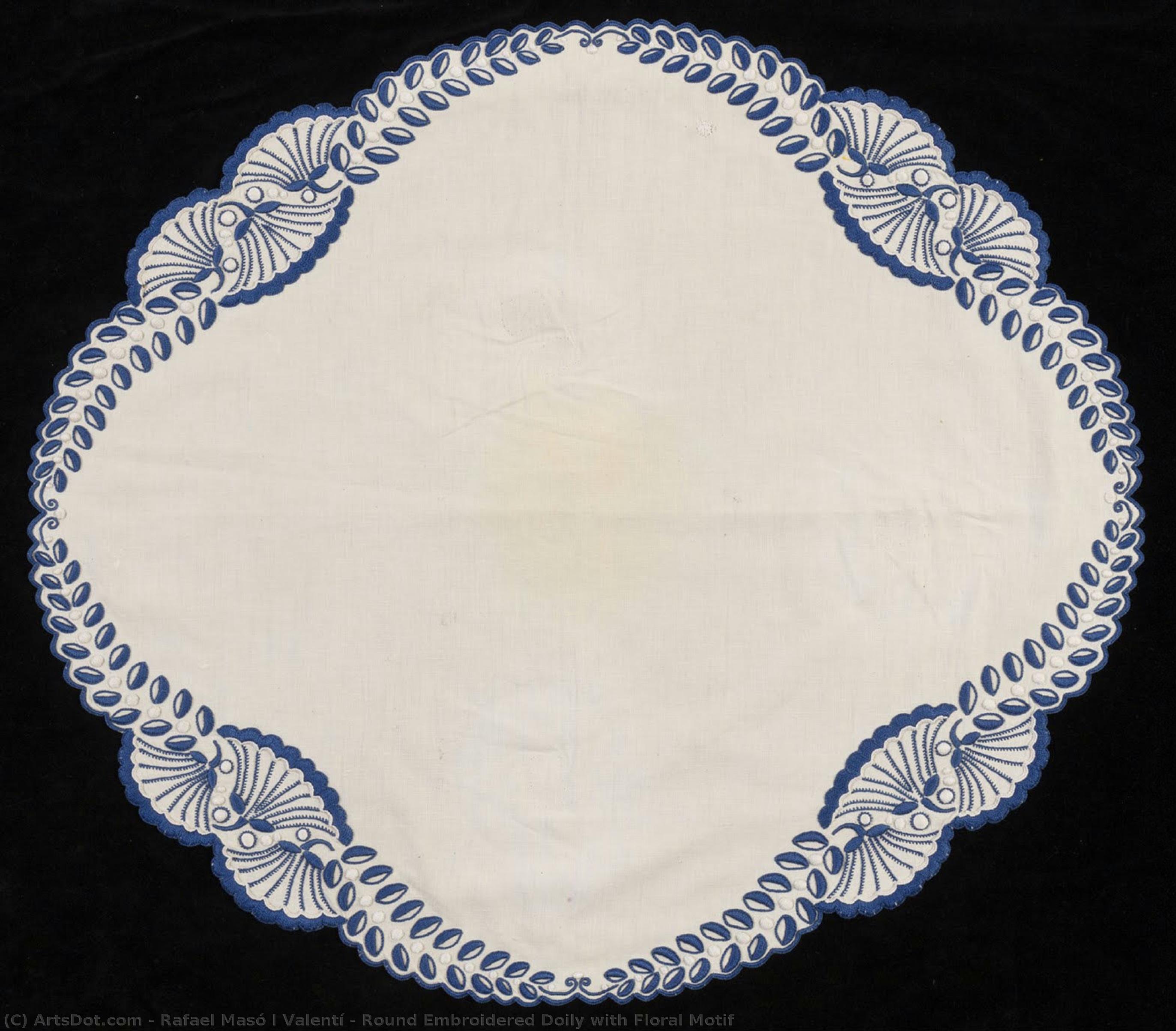 Round Embroidered Doily With Floral Motif — Rafael Masó I Valentí