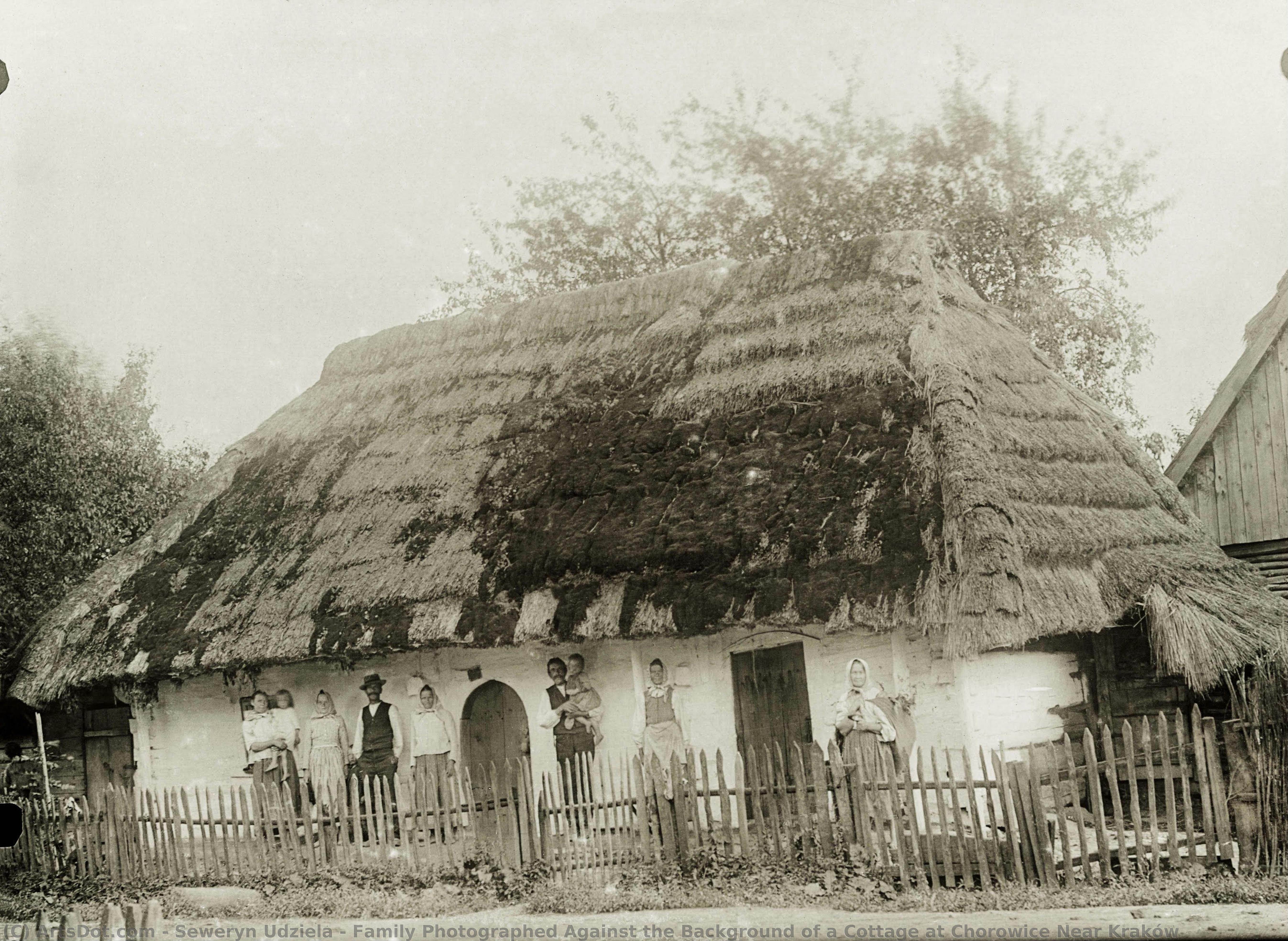 Family Photographed Against The Background Of A Cottage At Chorowice Near Kraków — Seweryn Udziela