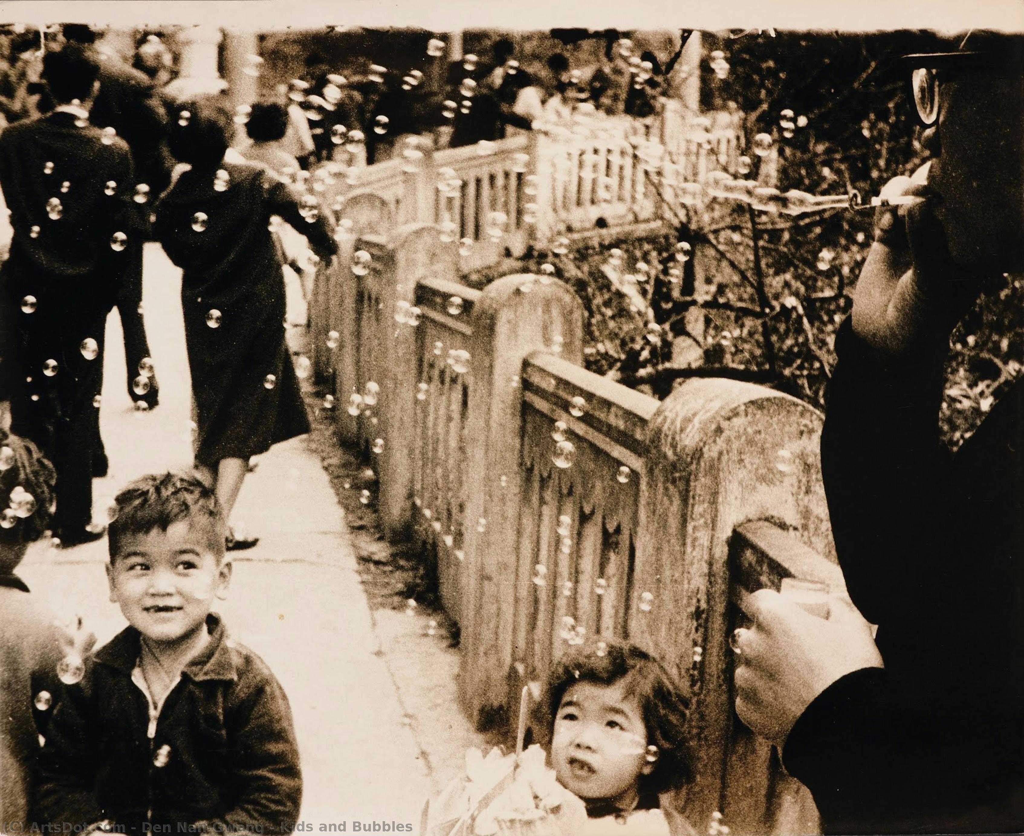 Kids And Bubbles — Den Nan-gwang