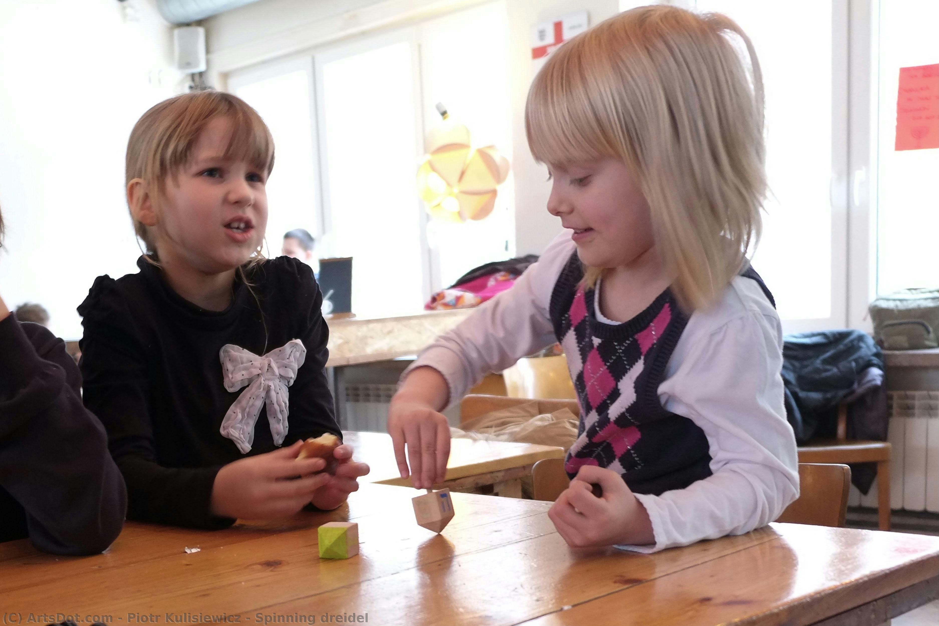 Spinning Dreidel — Piotr Kulisiewicz