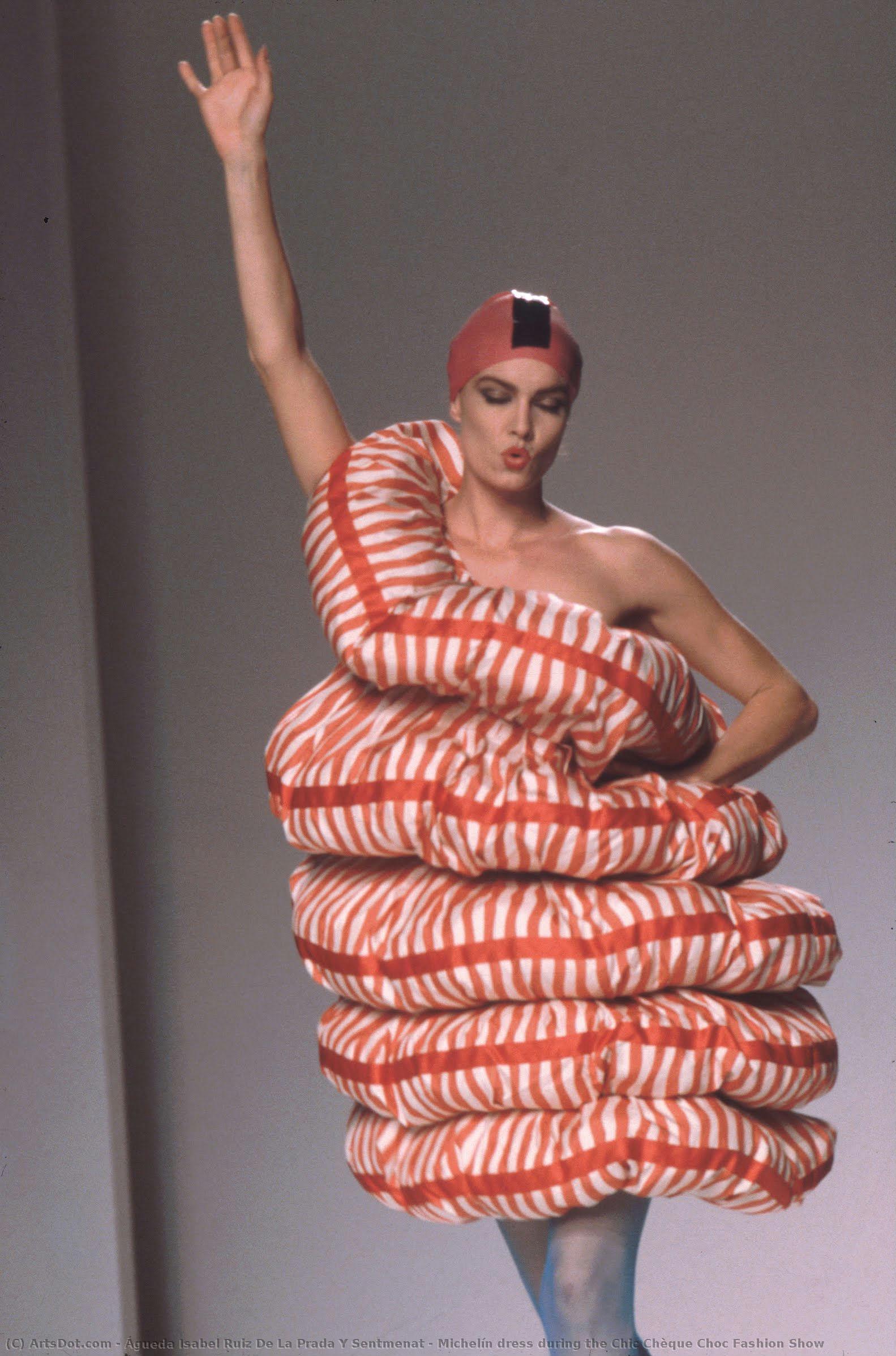 Michelín Dress During The Chic Chèque Choc Fashion Show — Águeda Isabel Ruiz De La Prada Y Sentmenat
