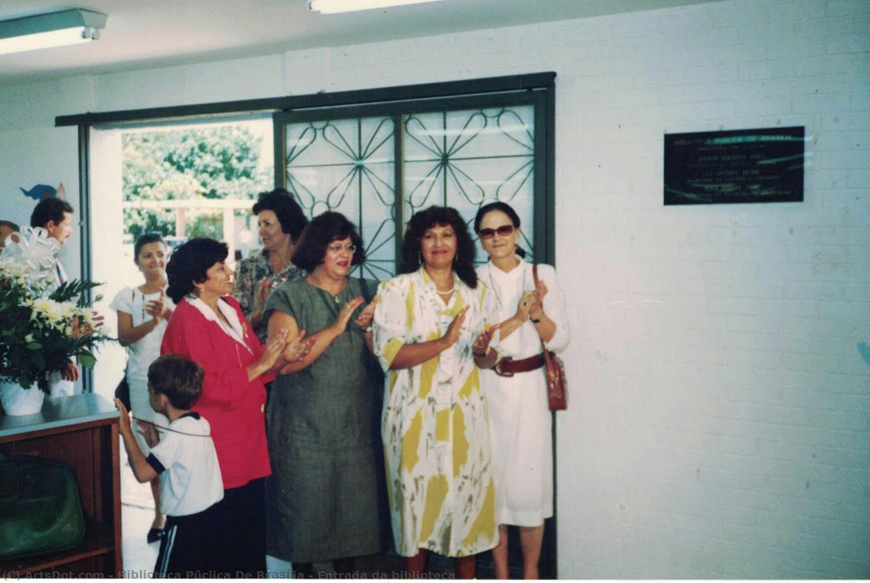 Entrada Da Biblioteca — Biblioteca Pûclica De Brasília