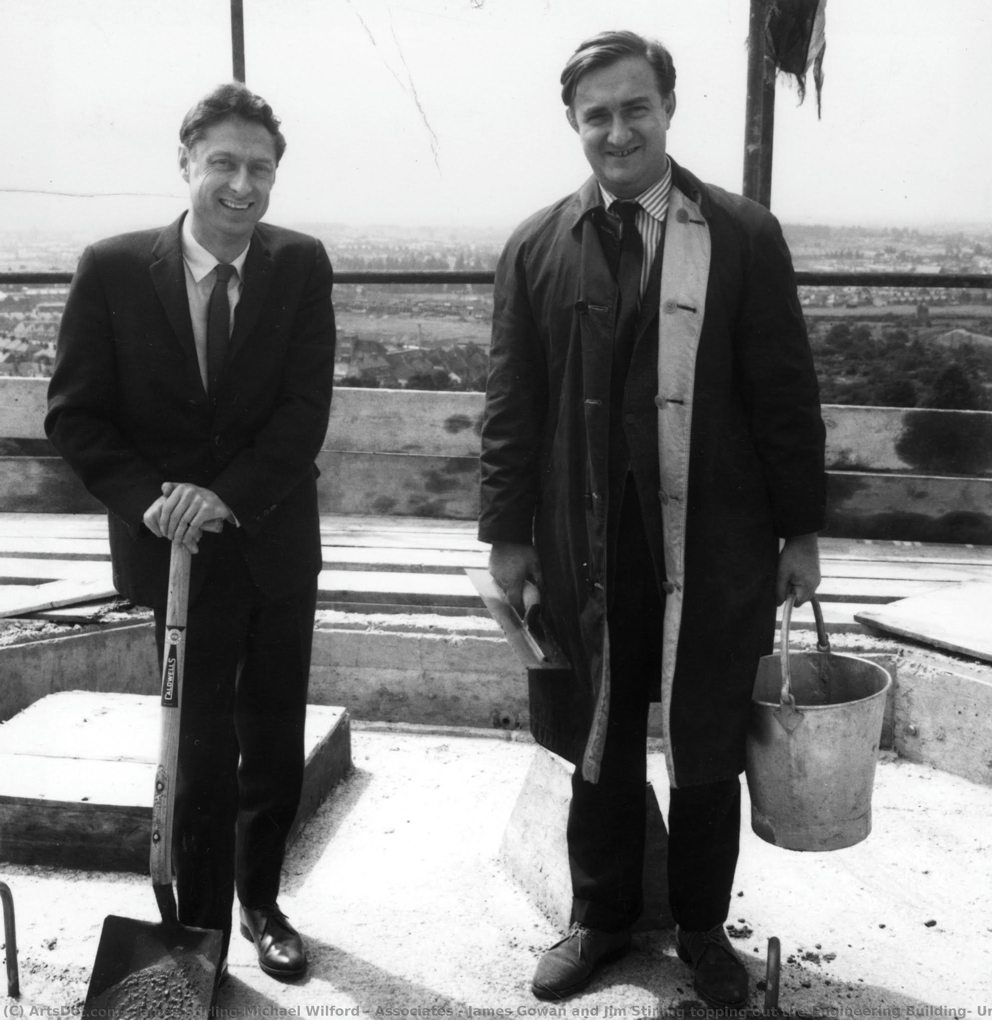 James Gowan Y Jim Stirling Culminando La Construcción Del Edificio De Ingeniería, Universidad De Leicester — James Stirling Michael Wilford & Associates