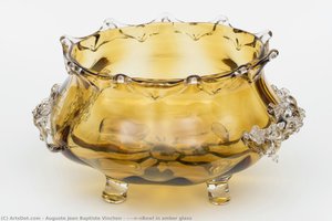 ‏‏‎\n\nBowl in amber glass
