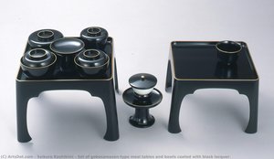 Set of gobosamazen-type meal tables and bowls coated with black lacquer.