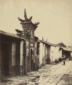 Arch To The Memory Of Virtuous Women, Tartar Quarter, Canton — Felice Beato