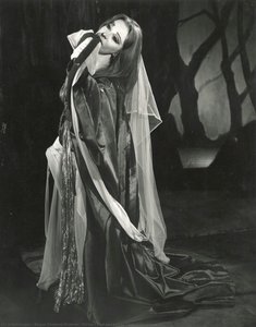Vivien Leigh As Lavinia,titus Andronicus — Angus Rowland Mcbean, Surrealist Photography