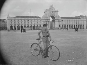 Express mail bicycle delivery boy