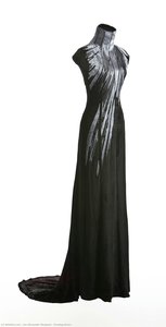 Vestido De Noche — Lee Alexander Mcqueen, Realismo Contemporáneo