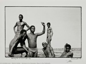 Garçons à la chaussée [Boys in the Sidewalk]