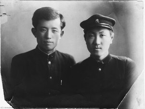 Photograph of Yoon Dongju and Jeong Byeonguk together