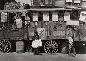 Street Scene — Aaron Siskind