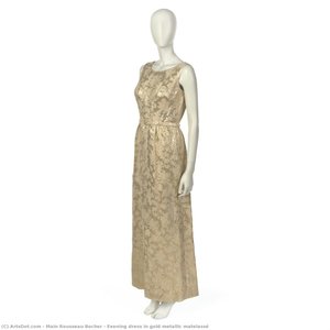 Evening dress in gold metallic matelassé