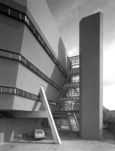 Queen — James Stirling Michael Wilford & Associates, Postmodern Architecture