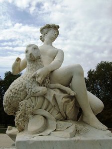 Statua In Marmo Bianco Di Carrara