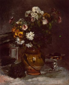 Blumen in einer Vase und ein Glas Champagner