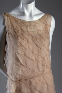Evening dress\n\nFront detail