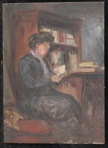 Femme Assise Lisant Dans Une Bibliothèque — Valentine Reyre