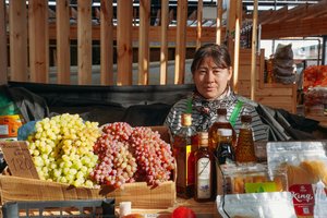 Grape seller
