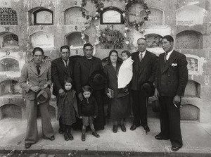 Family Group At Cuzco Cemetery — Martín Chambi