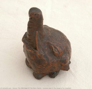 Incense Case In The Shape Of An Elephant — Donyu, El Tercer Cabeza De La Familia Raku