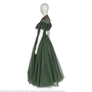 Abendkleid Aus Durchscheinendem Dunkelliltem Veränderlichem Seide — Madame Grès