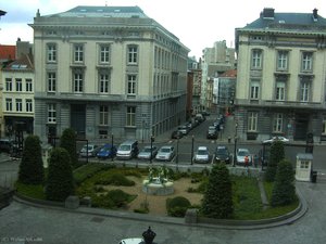 La fontaine george minne au palais de la nation a bruxelles, belgique