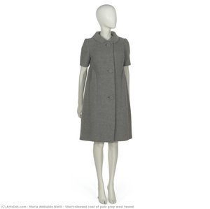Short-sleeved coat of pale grey wool tweed