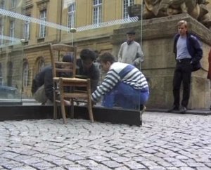Les Chaises De Traverse — Tadashi Kawamata