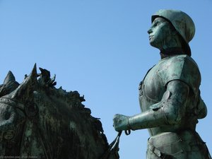 Statue De Jeanne D'arc,déposée Au Palais Du Tau Pendant Les Travaux Du Parvis De La Cathédrale De Reims.