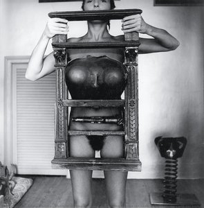 Sin título (Untitled), from the series Liliana Maresca con su obra (Liliana Maresca with her work)