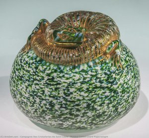 Molded Coiled Lizard Paperweight