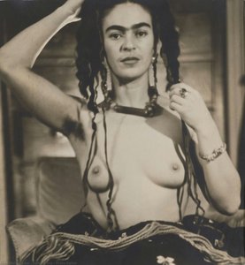 Frida Kahlo — ジュリアン・レヴィ