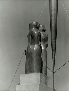 Barbara Hepworth’s Contrapuntal Forms at the Festival of Britain, South Bank, London, with the Skylon, 1951. Photograph by Anthony Panting