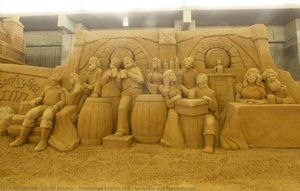 Traditional English Pub : Laughter And Lively People — Daniel Belcher