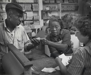 Maude Callen (bei Der Apotheke) — William Eugene Smith
